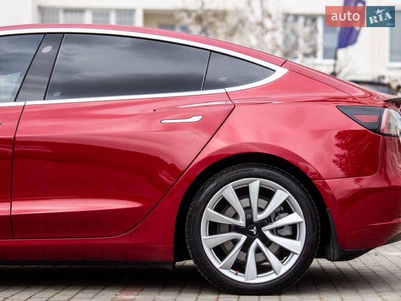Седан Tesla Model 3 2018 в Львові