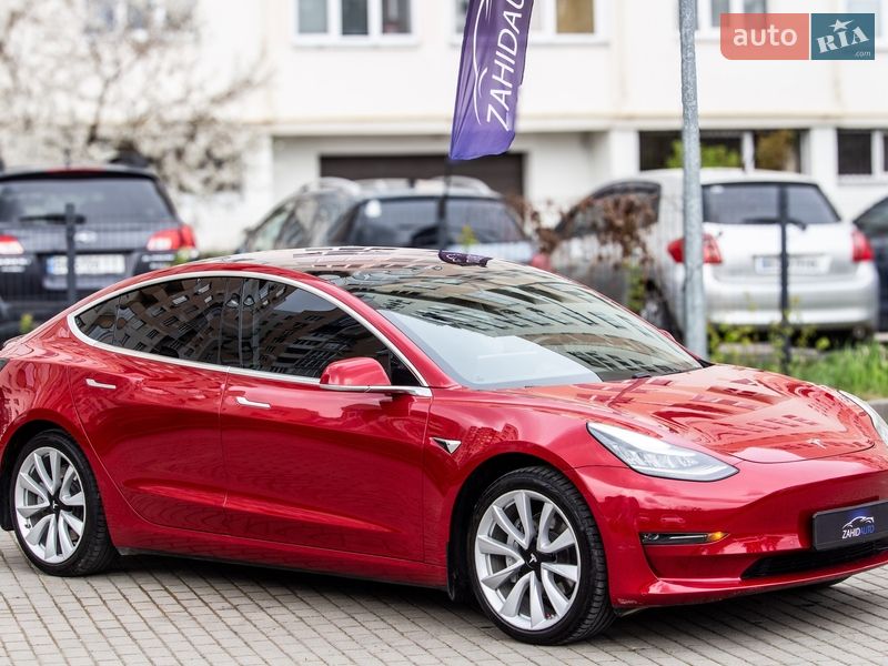 Седан Tesla Model 3 2018 в Львові