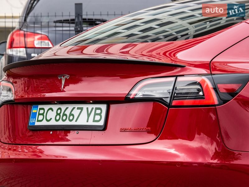Седан Tesla Model 3 2018 в Львові