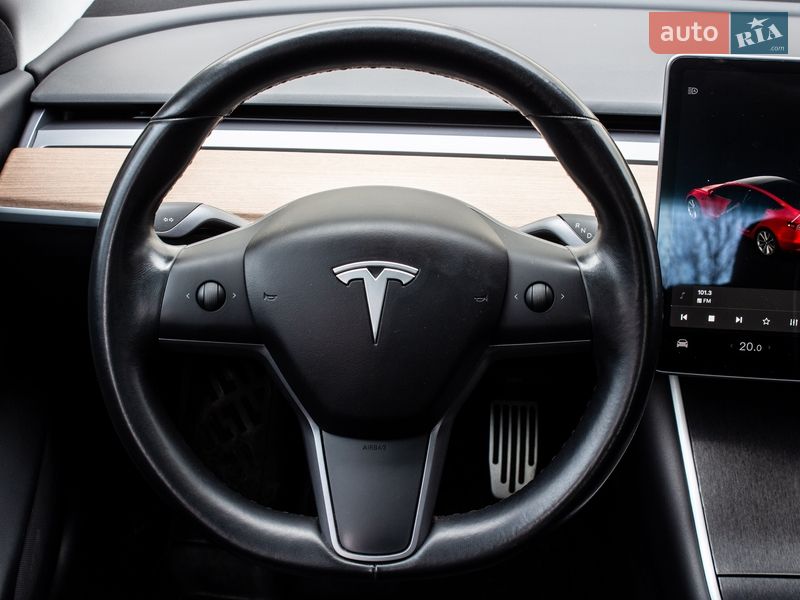 Седан Tesla Model 3 2018 в Львові