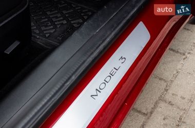Седан Tesla Model 3 2018 в Львові