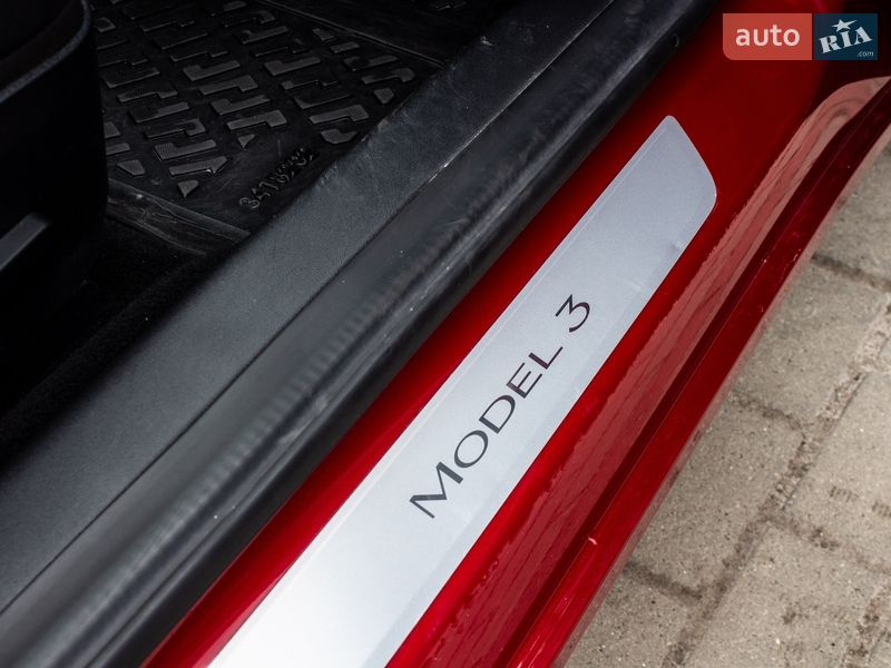 Седан Tesla Model 3 2018 в Львові