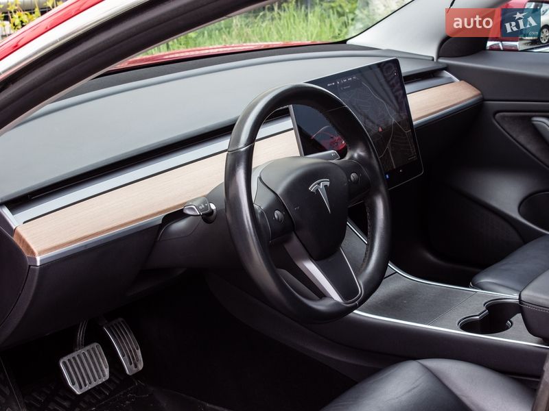 Седан Tesla Model 3 2018 в Львові