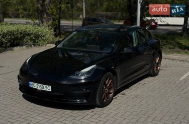 Седан Tesla Model 3 2020 в Львове