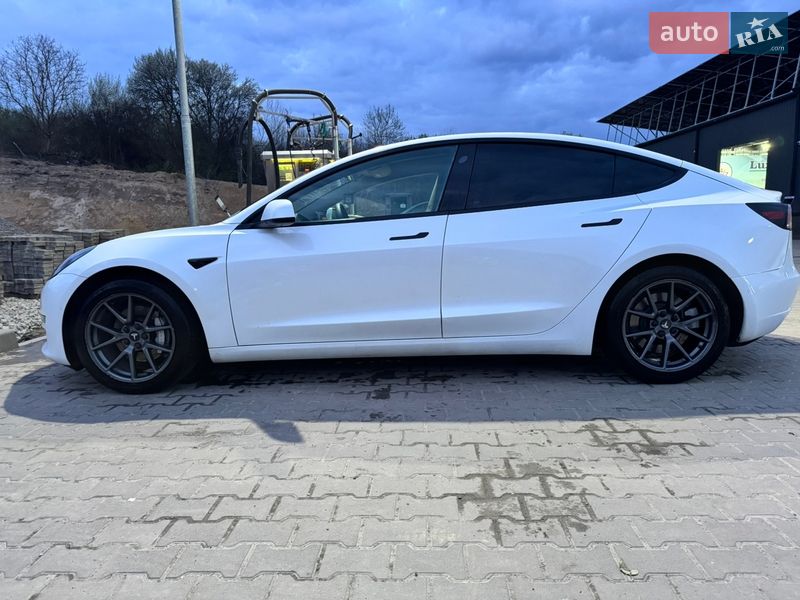 Седан Tesla Model 3 2022 в Львові