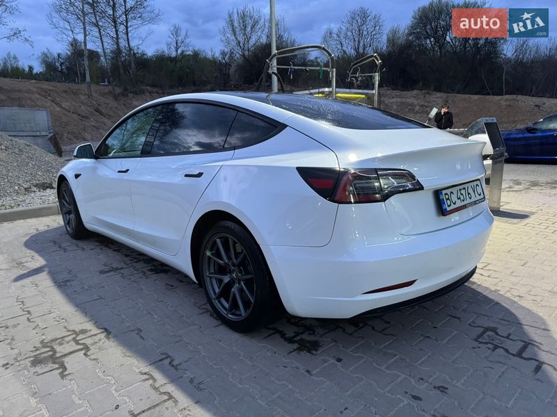Седан Tesla Model 3 2022 в Львові