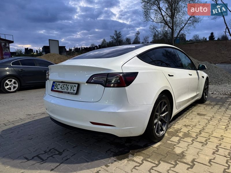 Седан Tesla Model 3 2022 в Львові