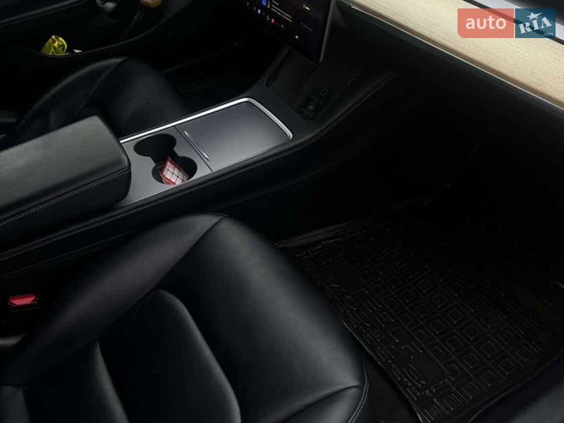 Седан Tesla Model 3 2022 в Львові