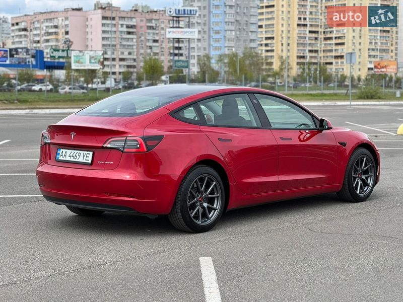 Седан Tesla Model 3 2022 в Киеве