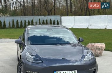 Седан Tesla Model 3 2021 в Луцке