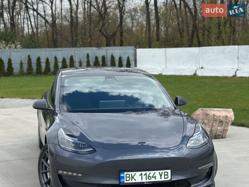 Седан Tesla Model 3 2021 в Луцке