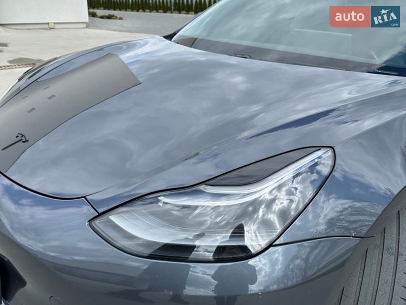 Седан Tesla Model 3 2021 в Луцке