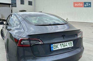 Седан Tesla Model 3 2021 в Луцке