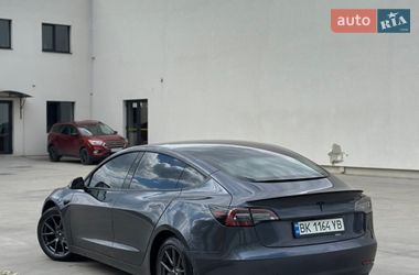Седан Tesla Model 3 2021 в Луцке