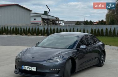 Седан Tesla Model 3 2021 в Луцке
