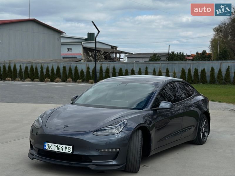 Седан Tesla Model 3 2021 в Луцке