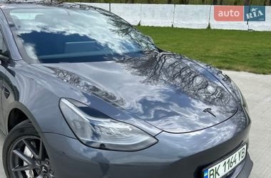 Седан Tesla Model 3 2021 в Луцке