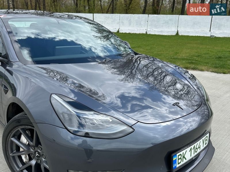 Седан Tesla Model 3 2021 в Луцке