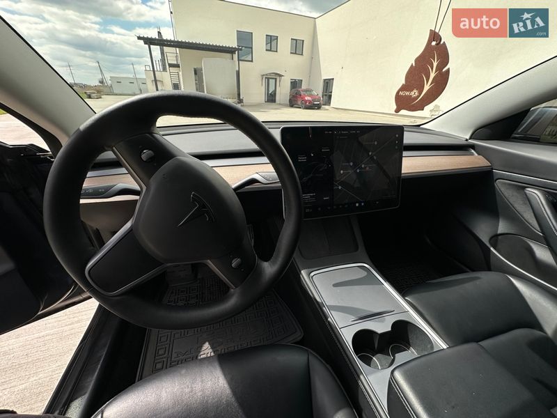Седан Tesla Model 3 2021 в Луцке