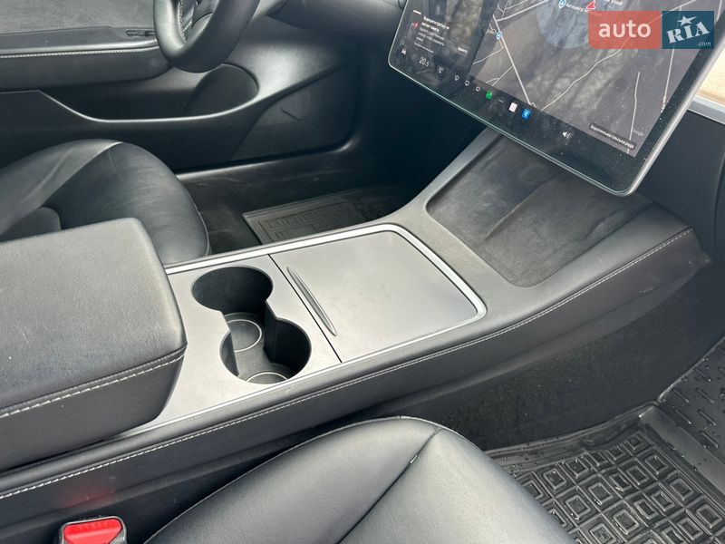 Седан Tesla Model 3 2021 в Луцке