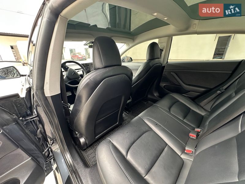 Седан Tesla Model 3 2021 в Луцке