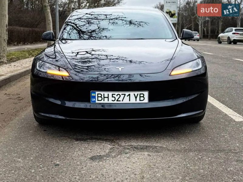 Tesla Model 3 2024