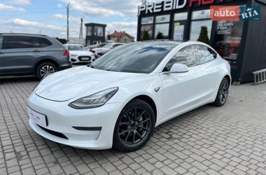 Седан Tesla Model 3 2019 в Львові