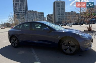 Седан Tesla Model 3 2021 в Киеве