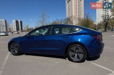Седан Tesla Model 3 2021 в Киеве