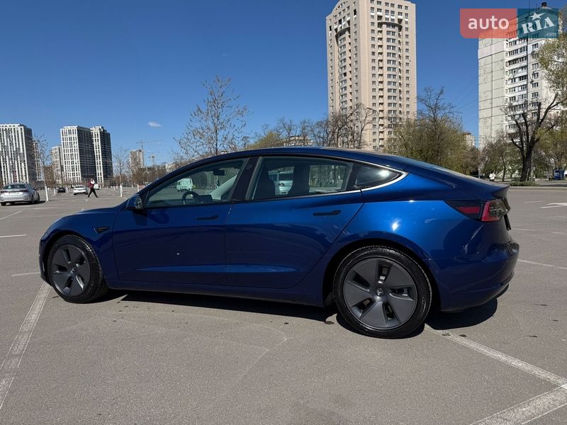 Седан Tesla Model 3 2021 в Киеве