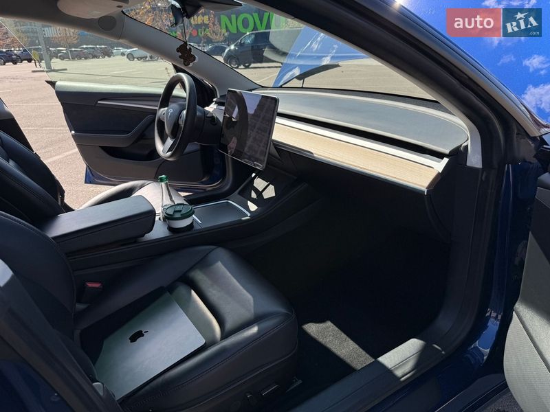 Седан Tesla Model 3 2021 в Киеве