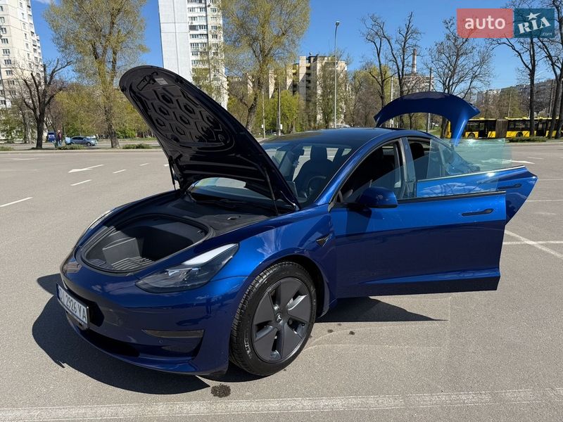Седан Tesla Model 3 2021 в Киеве