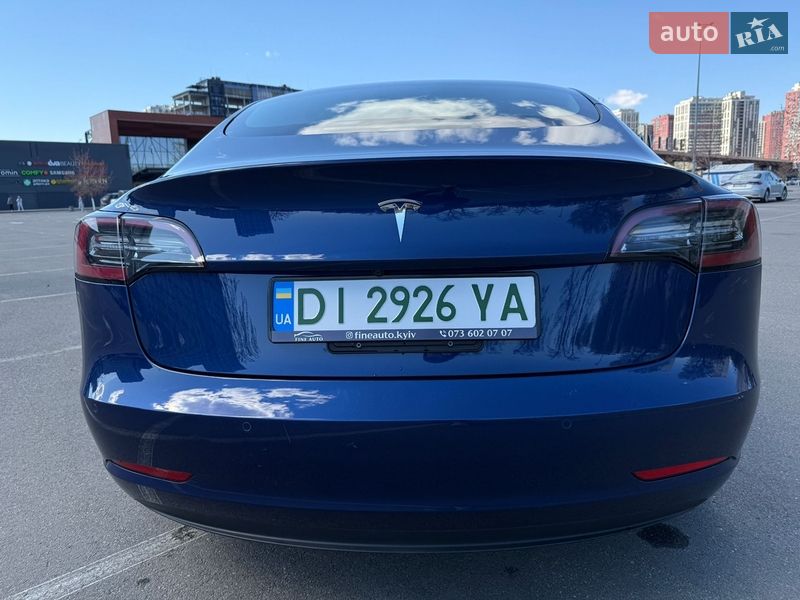 Седан Tesla Model 3 2021 в Киеве