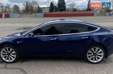 Седан Tesla Model 3 2017 в Валках