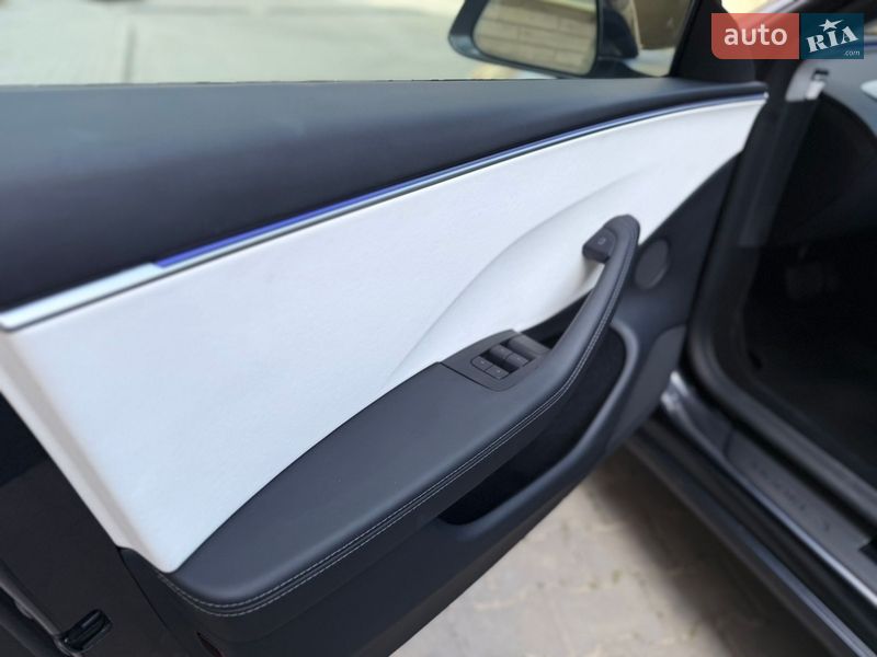 Седан Tesla Model 3 2025 в Одессе