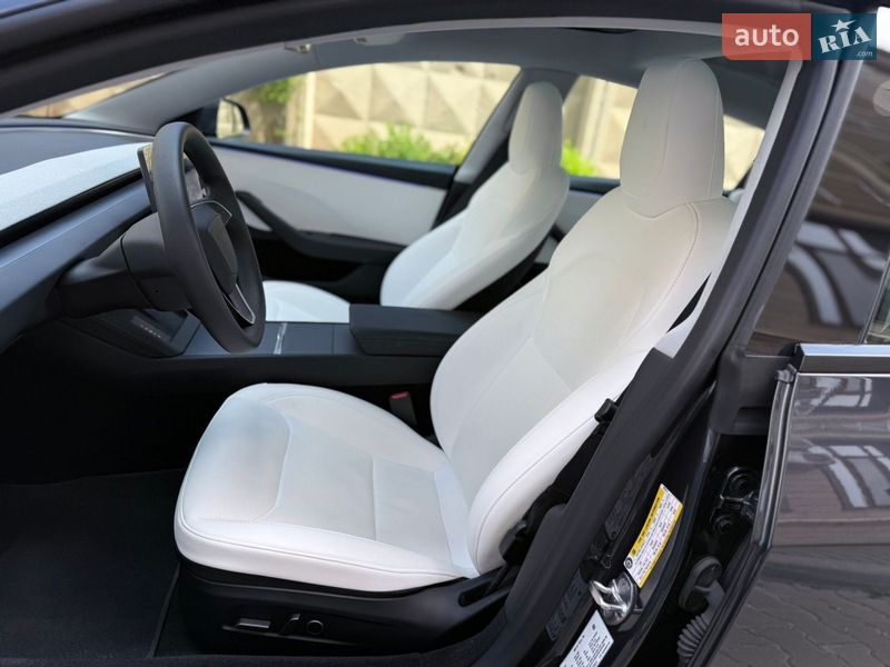 Седан Tesla Model 3 2025 в Одессе