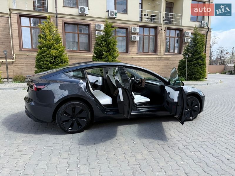 Седан Tesla Model 3 2025 в Одессе