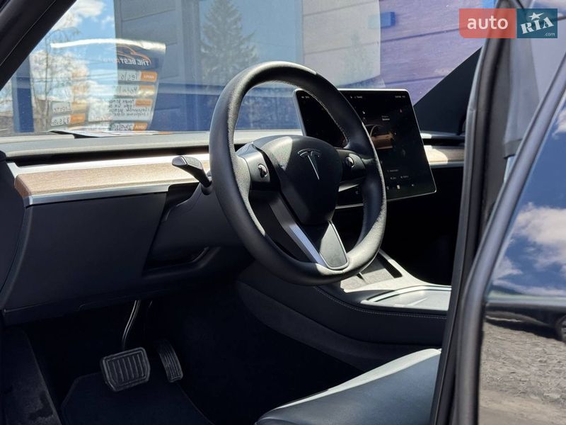 Седан Tesla Model 3 2022 в Ровно