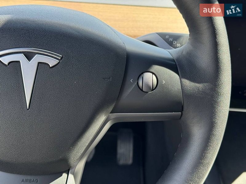 Седан Tesla Model 3 2022 в Ровно
