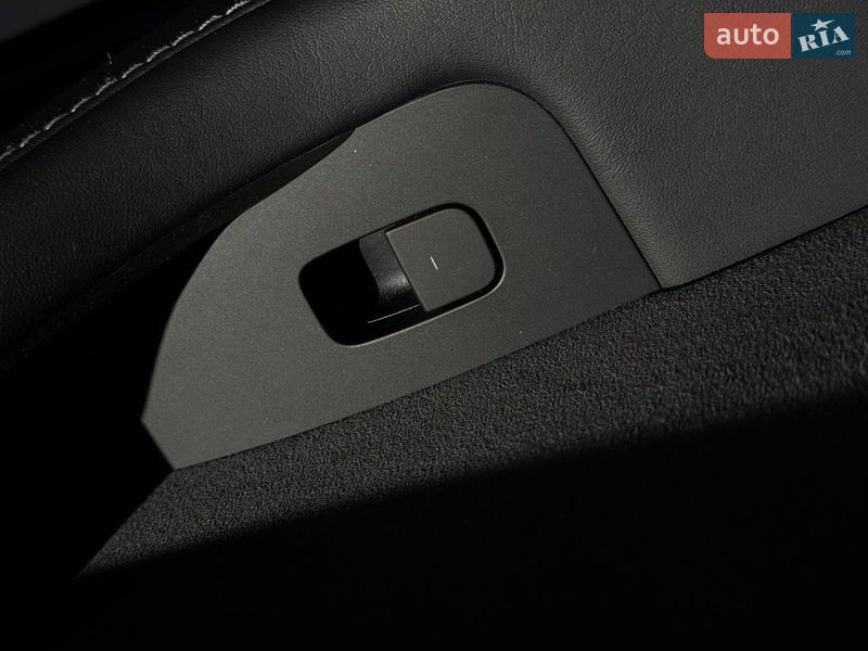 Седан Tesla Model 3 2022 в Ровно