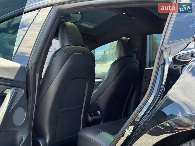 Седан Tesla Model 3 2022 в Ровно