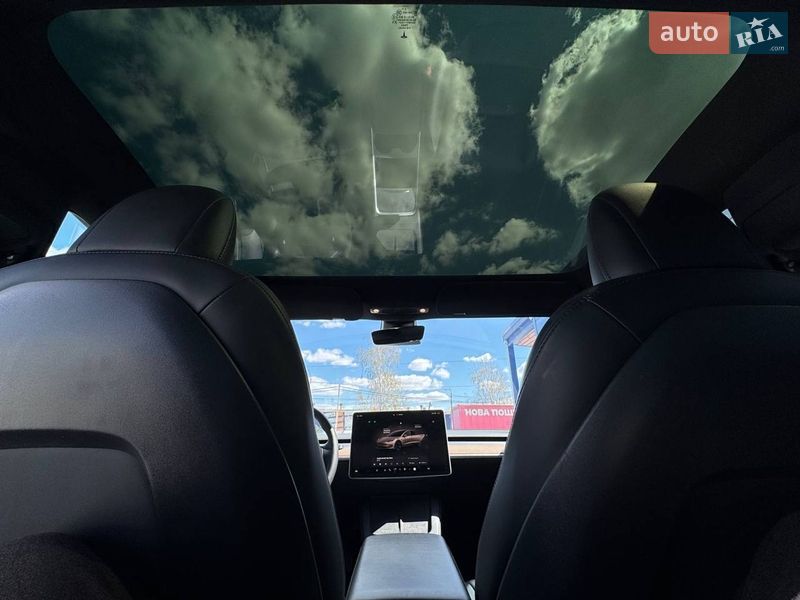 Седан Tesla Model 3 2022 в Ровно