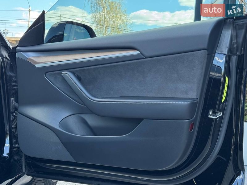Седан Tesla Model 3 2022 в Ровно