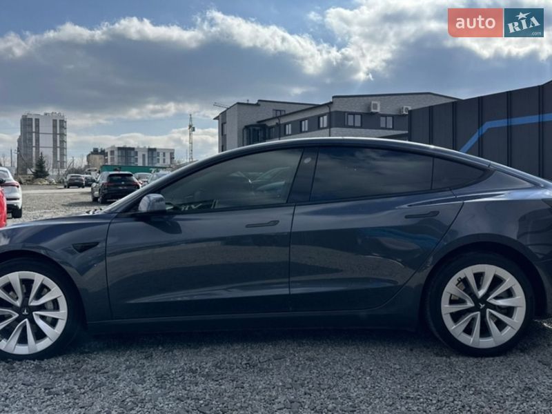 Седан Tesla Model 3 2022 в Киеве
