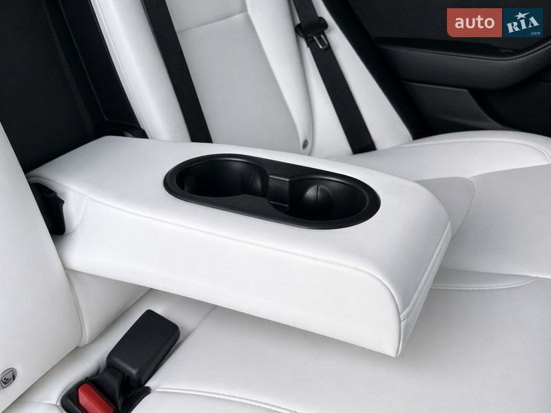Седан Tesla Model 3 2022 в Киеве