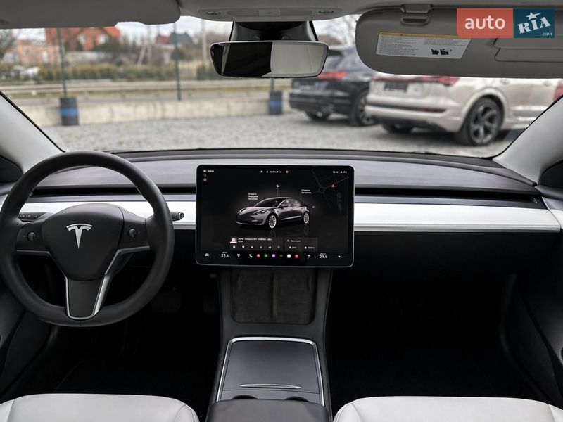 Седан Tesla Model 3 2022 в Киеве