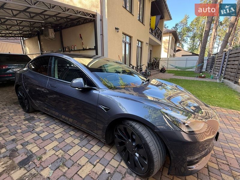 Седан Tesla Model 3 2022 в Ірпені