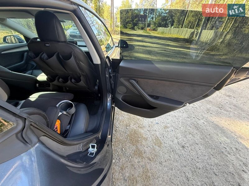 Седан Tesla Model 3 2022 в Ірпені