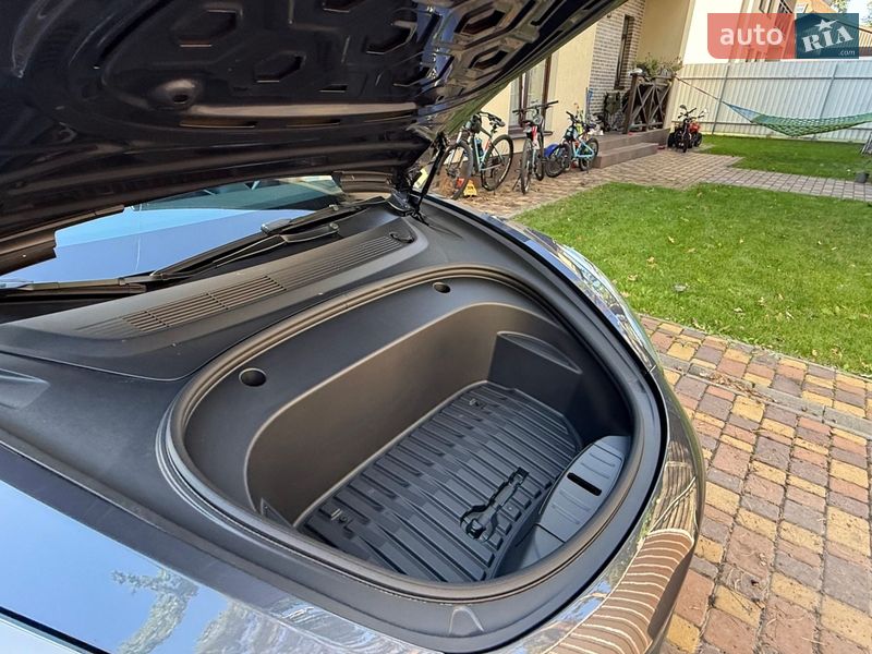 Седан Tesla Model 3 2022 в Ірпені