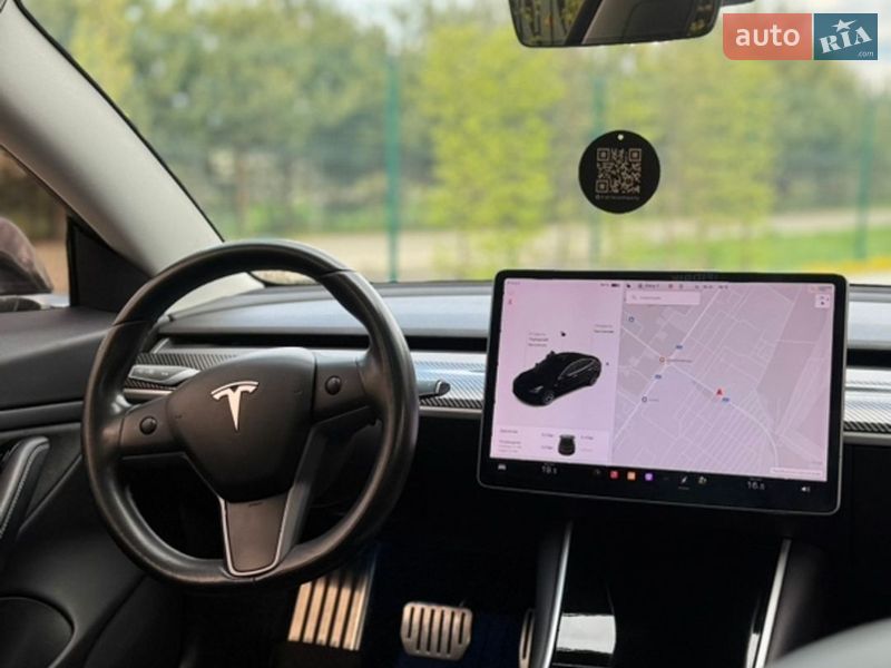 Седан Tesla Model 3 2019 в Луцке